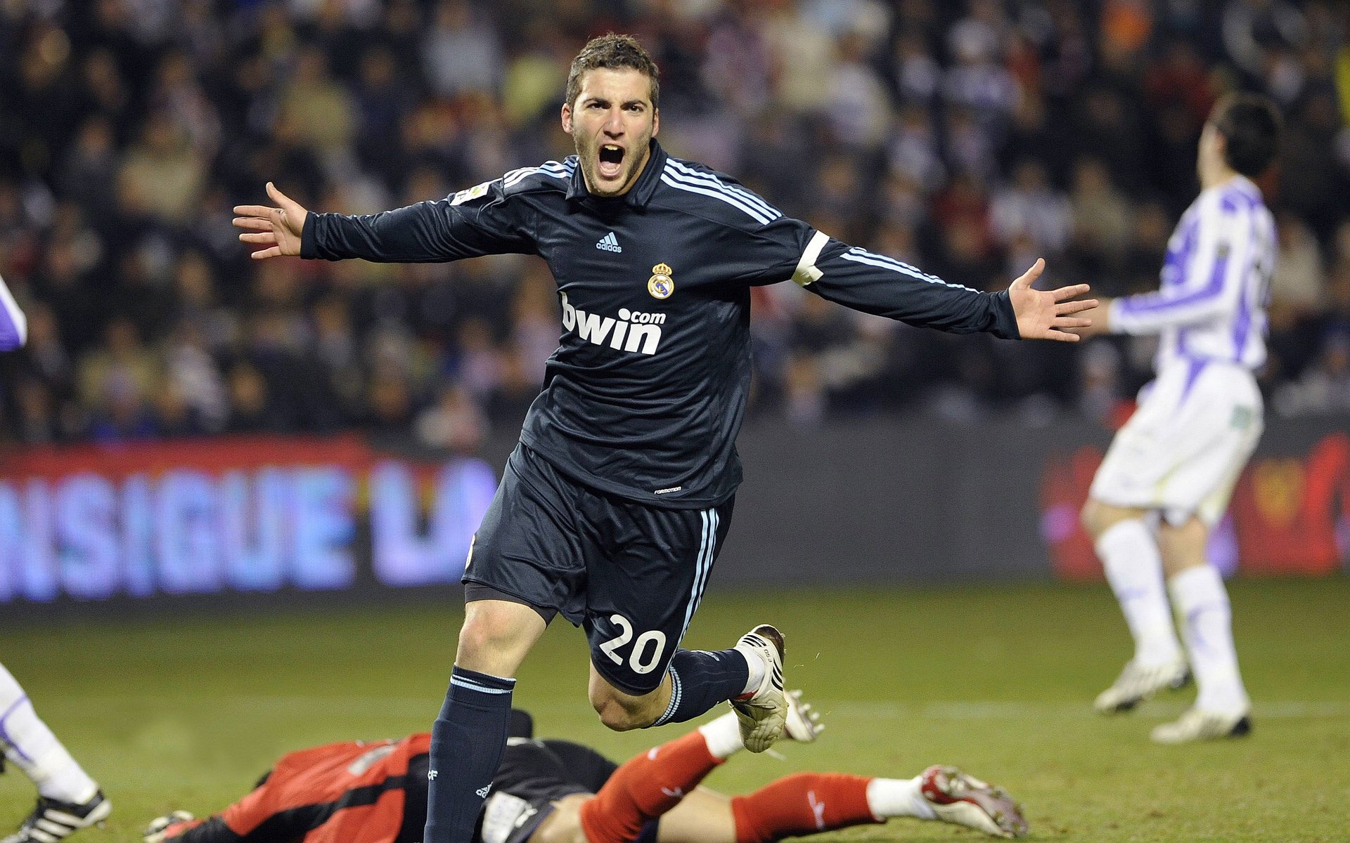 南半球风暴席卷欧洲，新西兰国家队友谊赛碾压拉齐奥背后的世界排名争夺战