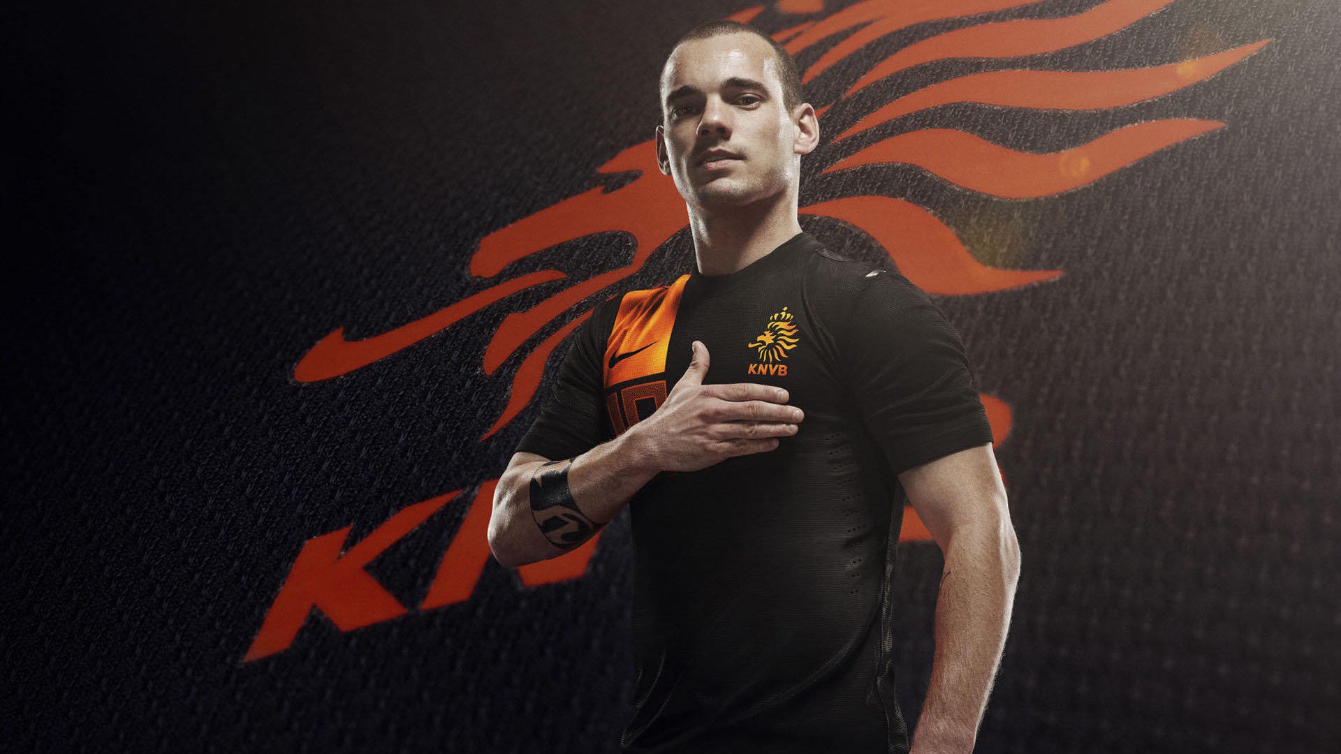 赛道烽烟，阿斯顿马丁鏖战红牛二队，拉塞尔刷新纪录之夜